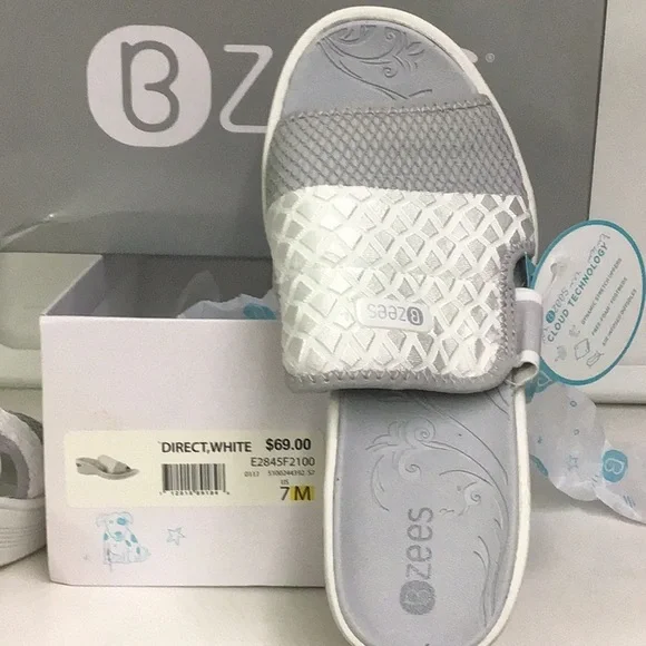 BZEES light feel wedge slip on sandals - Picture 2 of 9